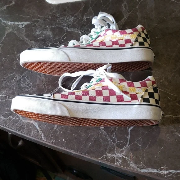 Worn once Vans Glitter Check Old Skool sneakers size 6.5. - Picture 7 of 8
